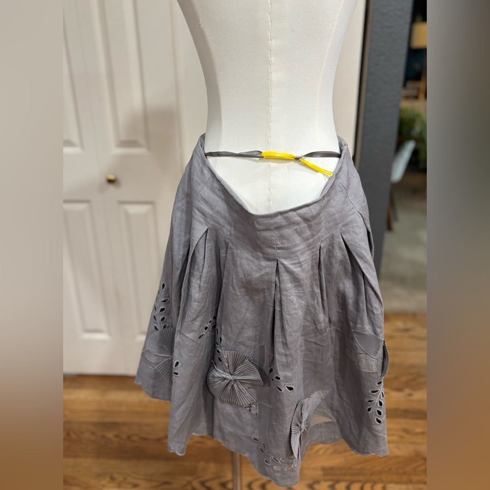 🩶2/$120🩶 ANTHROPOLOGIE Gray box-pleat, full/circle Skirt, Cutouts, appliqués - Picture 5 of 13